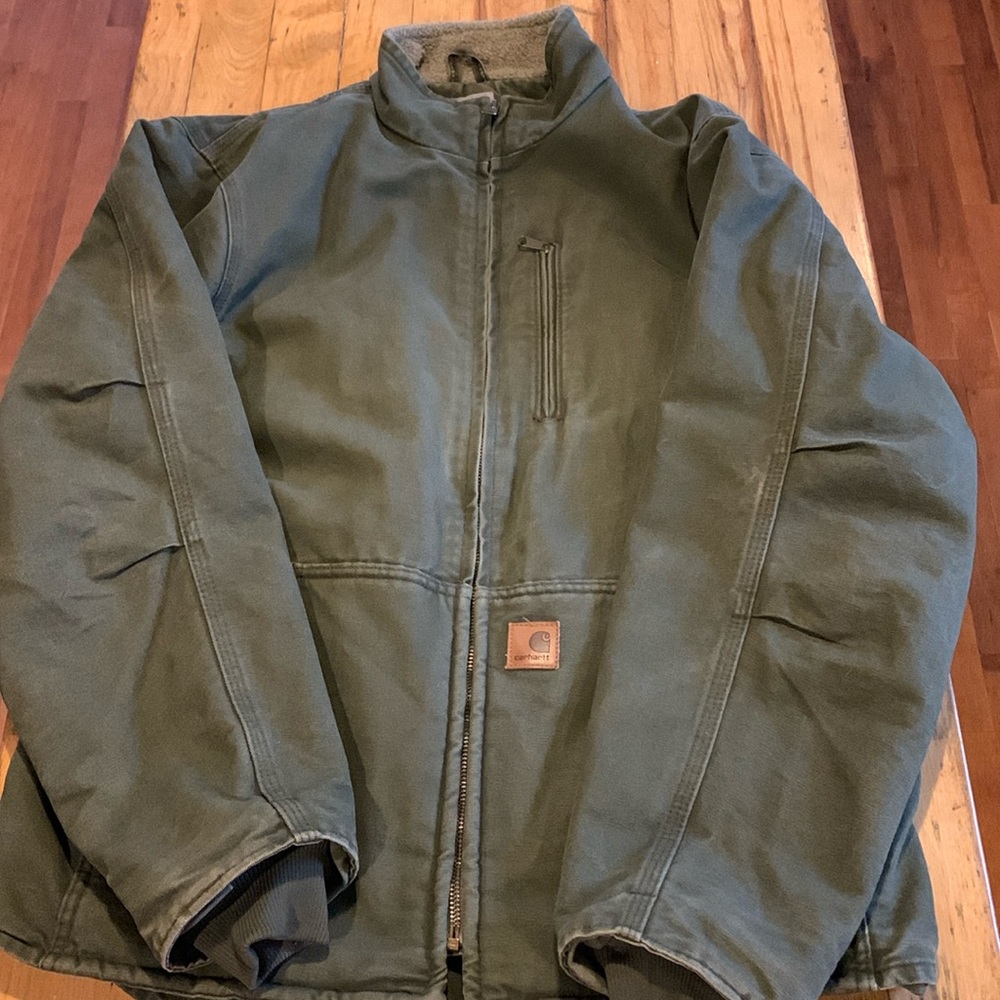 Women’s 90s Sherpa lined Carhartt Jacket size Medium